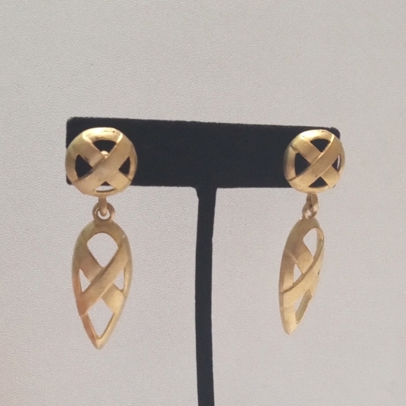 Earrings Brushed Gold Tone Tear Drop 1980's Vintage - Picture 4 of 6
